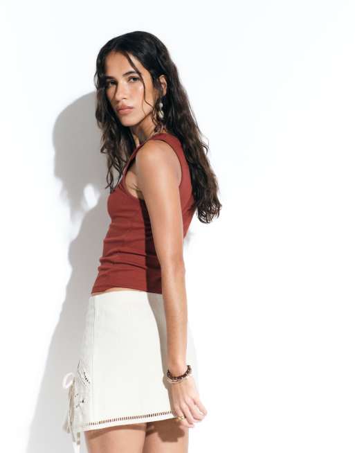 ASOS DESIGN twist detail scoop neck cami in burgundy, 4 of 5