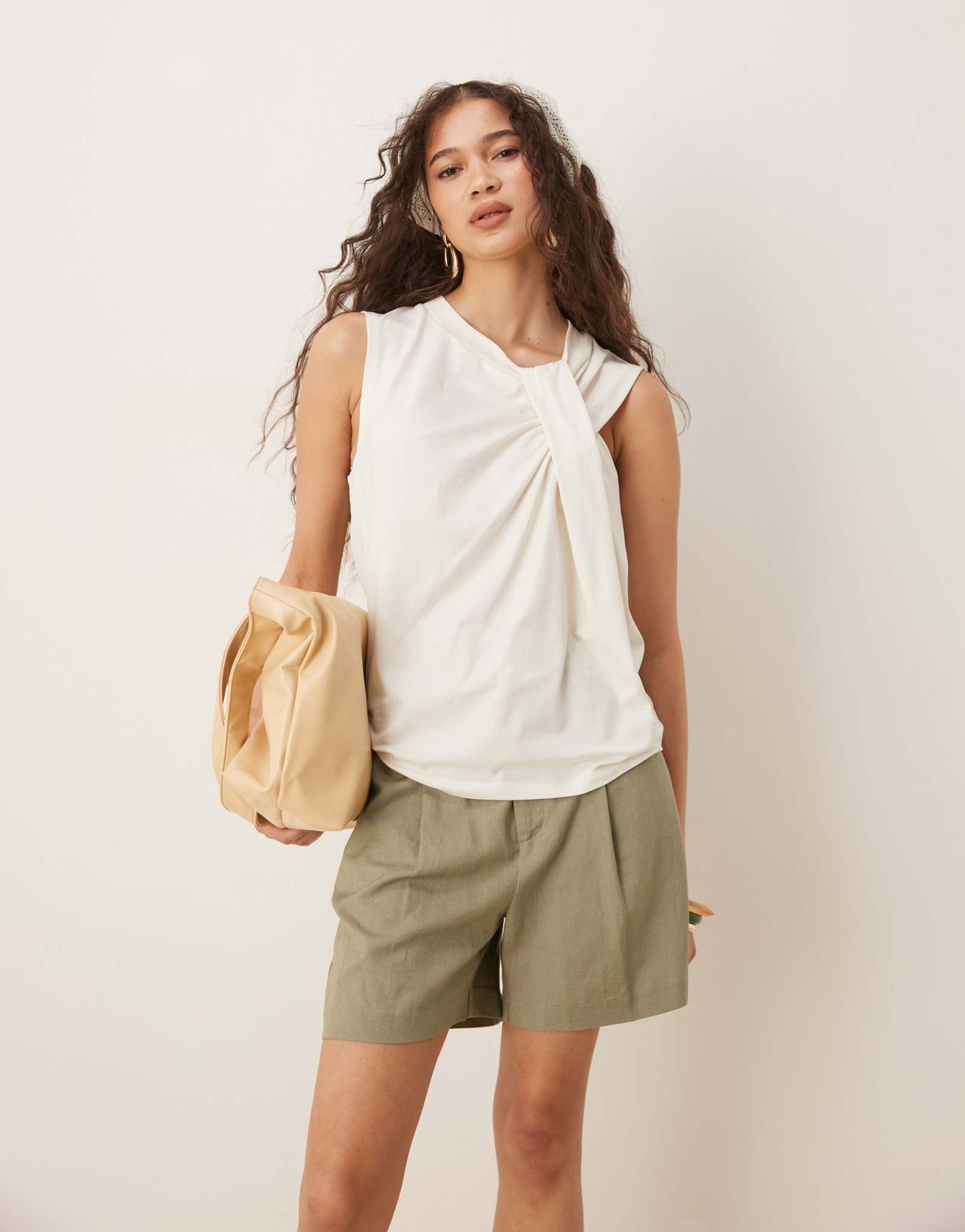 Топ без рукавов ASOS DESIGN twist с деталями из кокосового молока