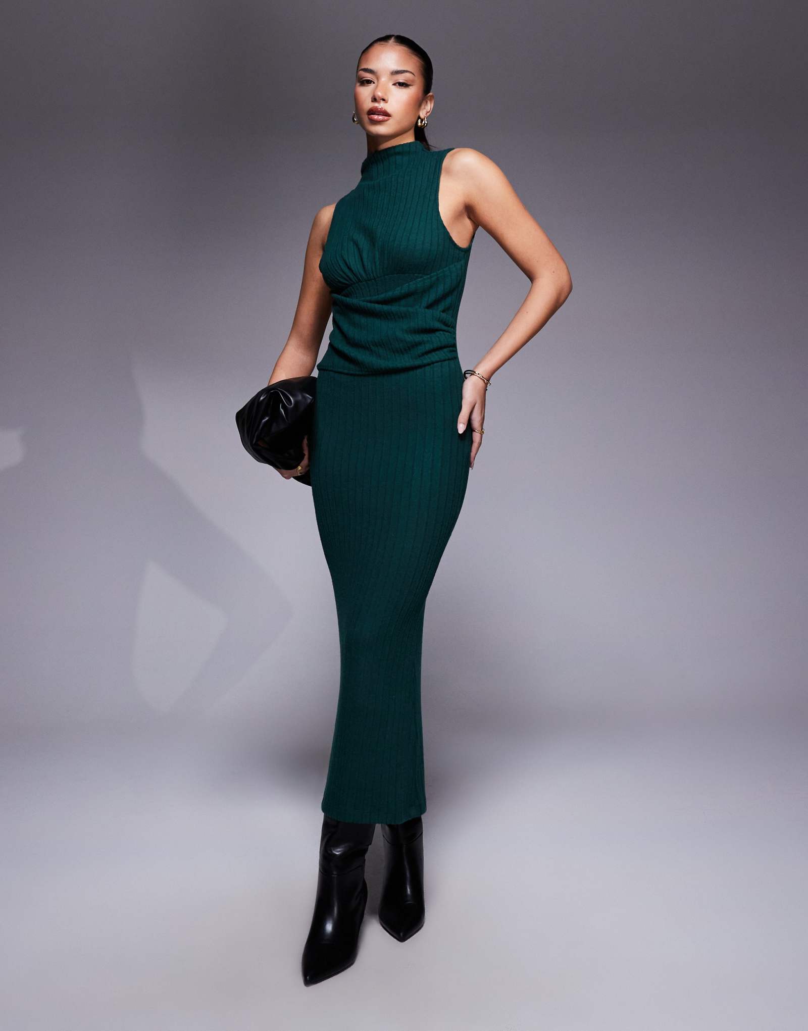 Зеленое миди-платье с закручивающимся передом и высоким вырезом от ASOS DESIGN зеленого цвета