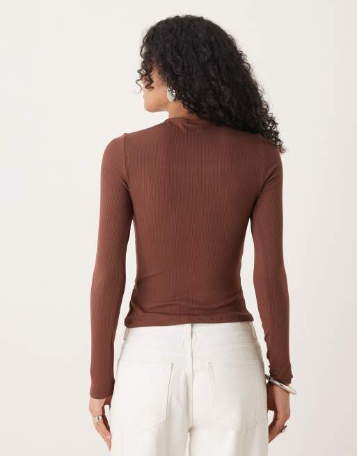 ASOS DESIGN twist hardware detail long sleeve rib top in chocolate, 4 of 4