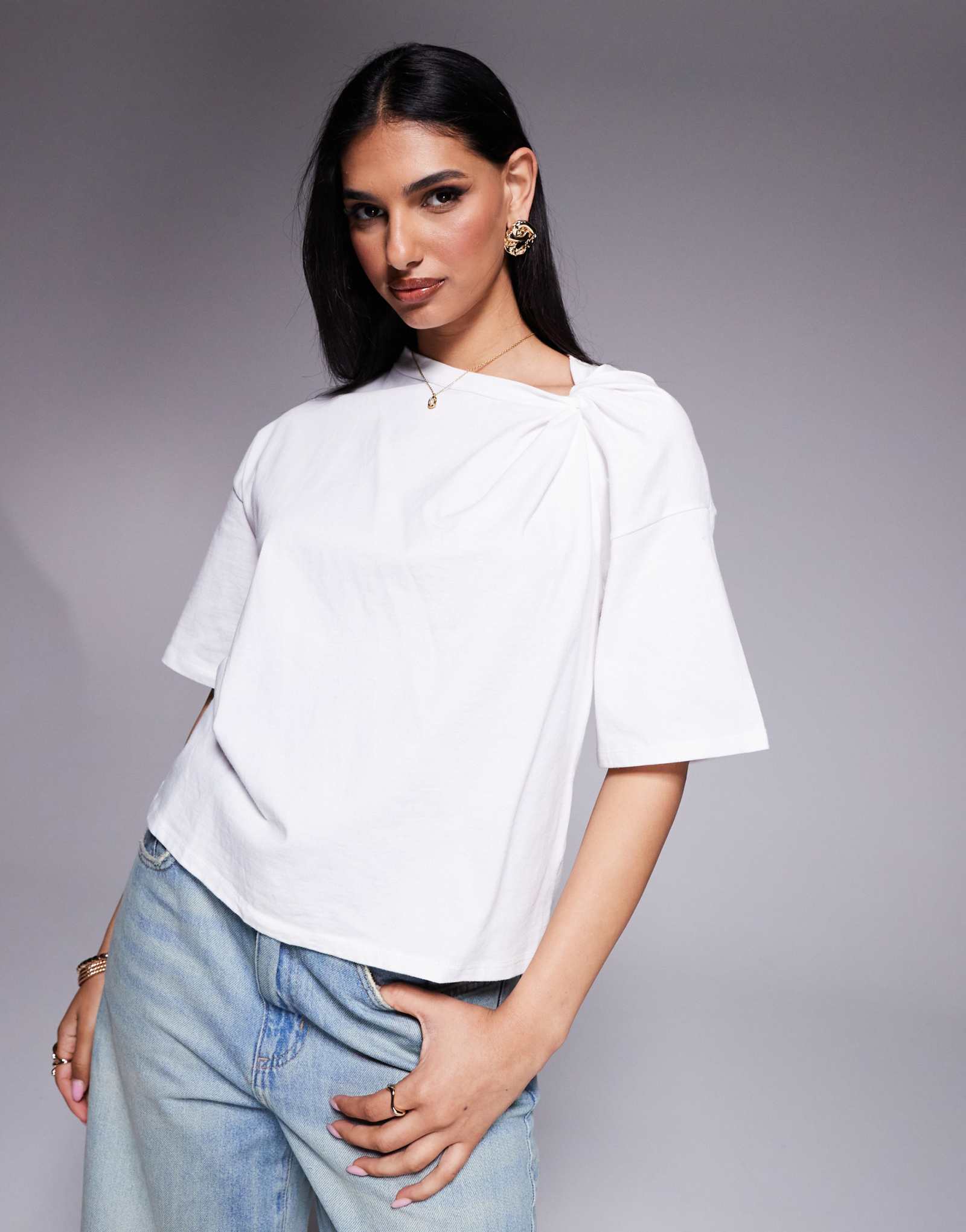 Футболка ASOS DESIGN с перекручивающимися плечами в