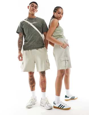 ASOS DESIGN - Übergroße Unisex-Cargo-Shorts in verwaschenem Ecru-Neutral