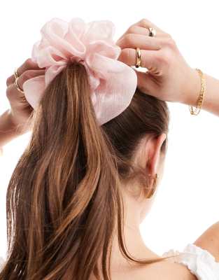 ASOS DESIGN - Übergroßer Scrunchie-Haargummi aus strukturiertem Organza in Babyrosa