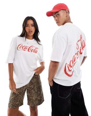 ASOS DESIGN - Übergroßes lizenziertes Unisex-T-Shirt in Weiß mit Coca-Cola-Print