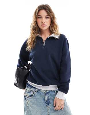 ASOS DESIGN - Überzieh-Sweatshirt in Marineblau mit kurzem Reißverschluss und Kontrastdetails