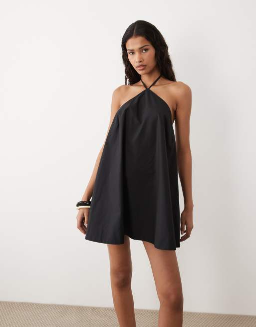 ASOS DESIGN - Uitlopende mini zonnejurk van popeline met halternek in zwart, 2 van 4