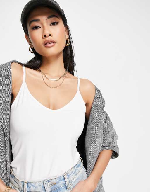 ASOS DESIGN - Ultieme cami met V-hals in wit