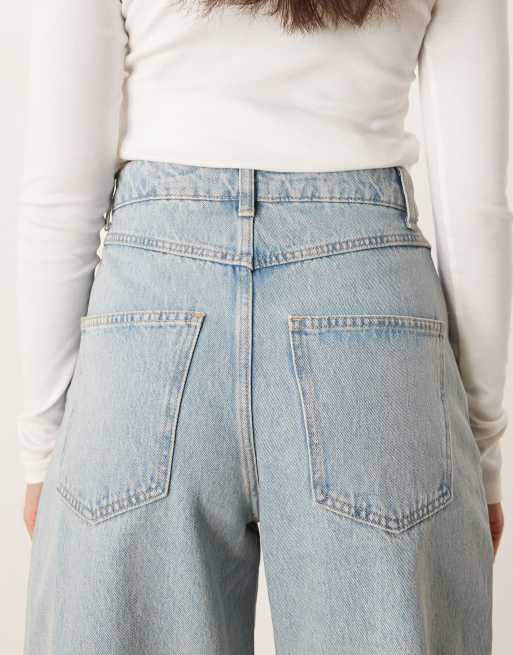 ASOS DESIGN - Ultieme jeans met wijde ronde pijpen in bleekwassing met lichte tint, 4 van 5