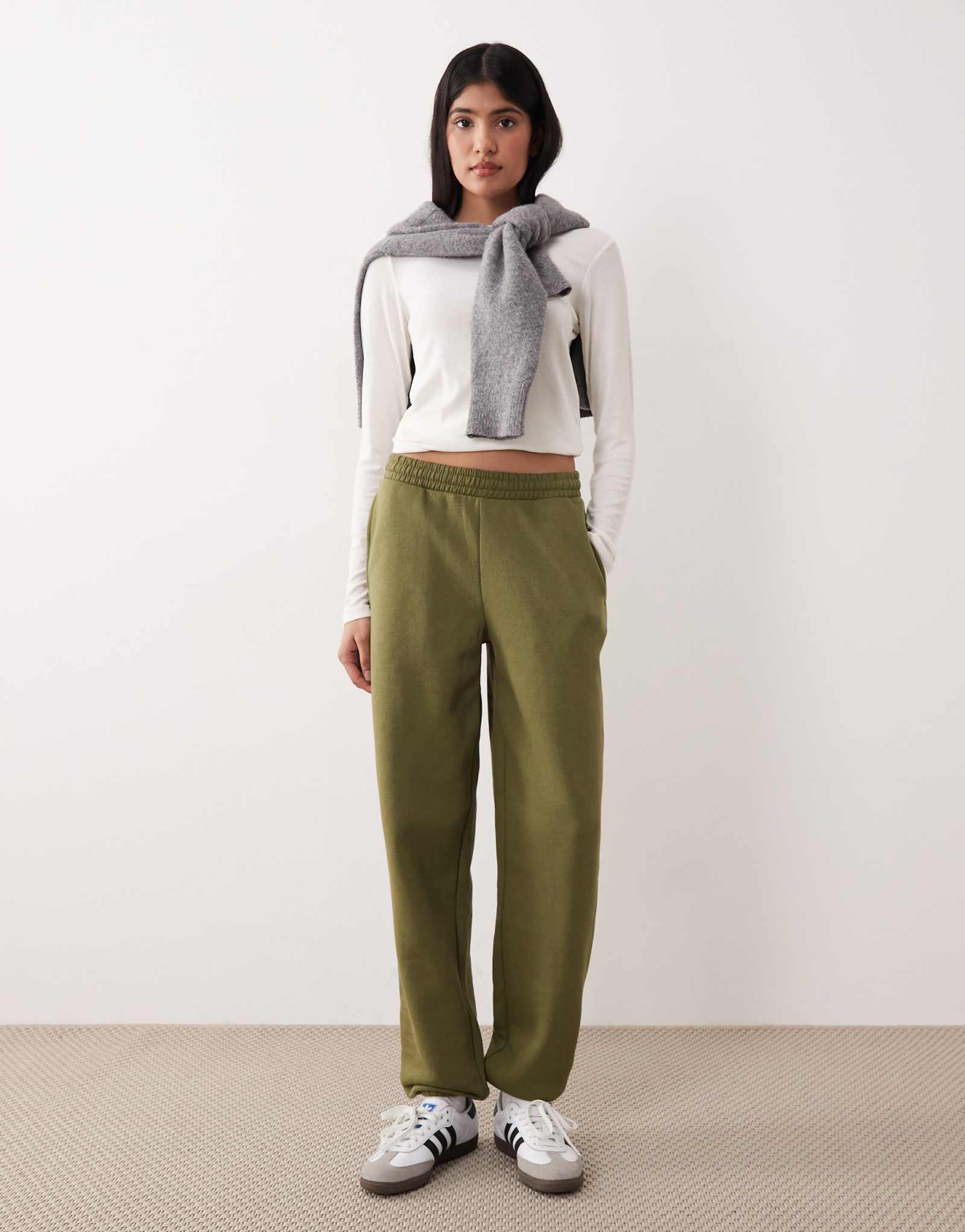 Спортивные брюки ASOS DESIGN ultimate с манжетами и кисточкой на спине зеленого цвета хаки