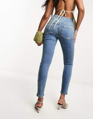 ASOS DESIGN - Ultimate - Eng geschnittene Jeans in Hellblau