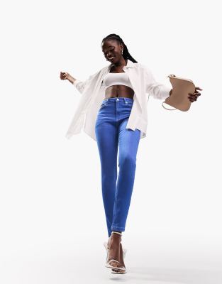 ASOS DESIGN - Ultimate -Jeans mit engem Schnitt in leuchtendem Blau