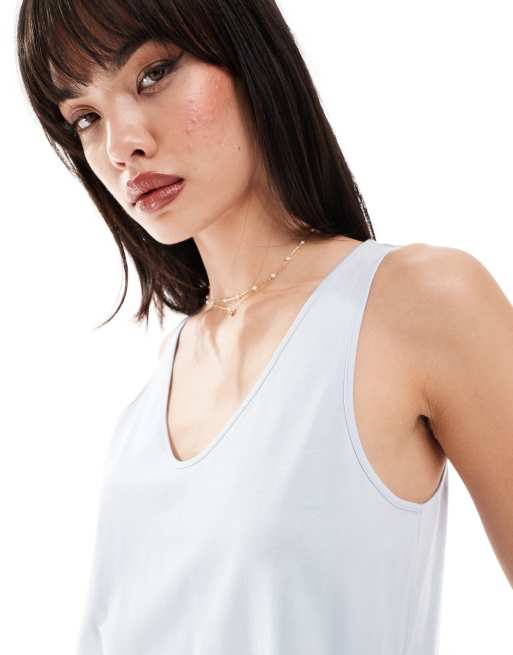 ASOS DESIGN - Ultimate - Katoenen hemdje met lage ronde hals in lichtblauw