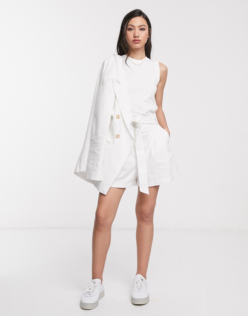 ASOS DESIGN ultimate linen suit shorts-White