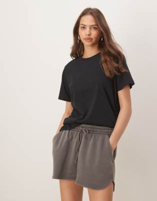 ASOS DESIGN - Ultimate - Schwarzes T-Shirt mit Rundhalsausschnitt