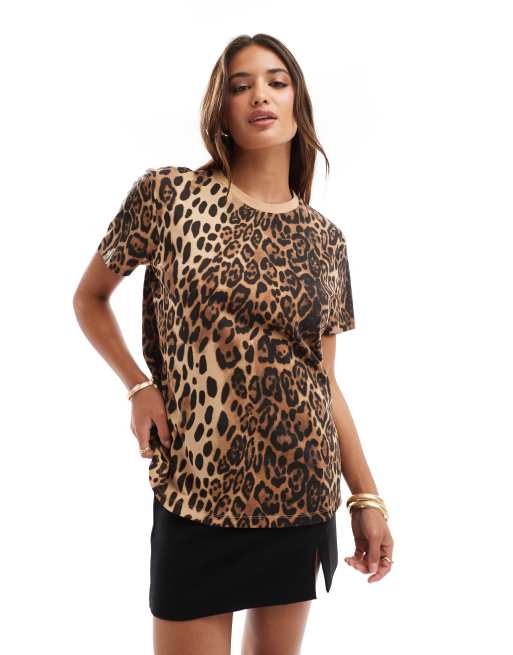 ASOS DESIGN - Ultimate - T-shirt girocollo con stampa leopardata