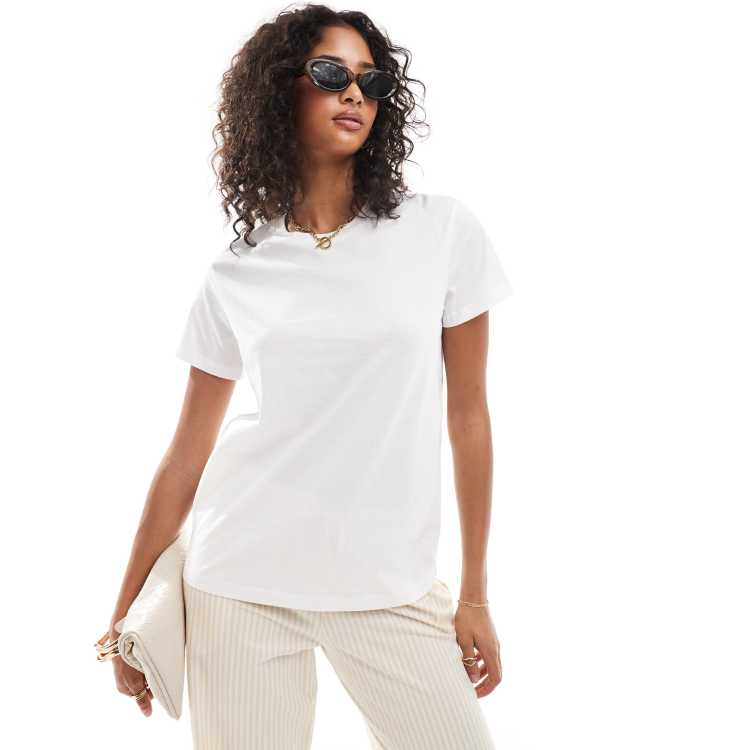 White round neck clearance t shirt with blazer