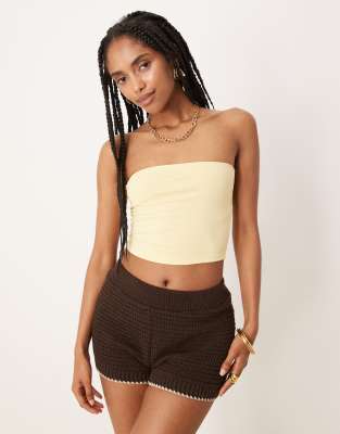 ASOS DESIGN - Ultimate - Trägerloses Cropped-Top in Buttermilchgelb
