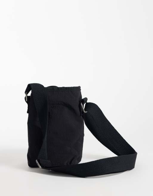 ASOS DESIGN – Umhängetasche aus Nylon in Schwarz für Trinkflaschen, 4 von 4