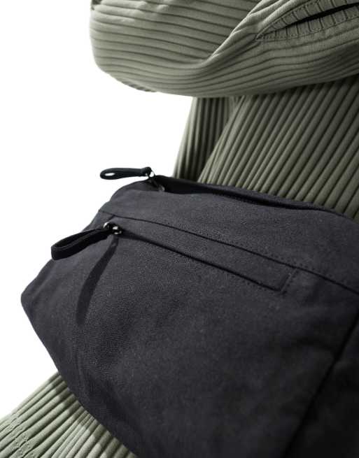 ASOS DESIGN – Umhängetasche aus weicher Baumwolle in Schwarz mit Tasche vorn, 2 von 4