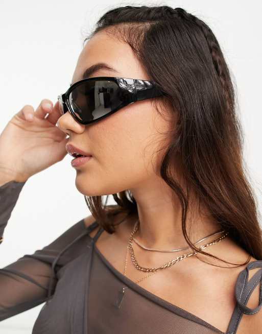 ASOS DESIGN – Umschließende Visor-Sonnenbrille in Schwarz mit verspiegelten Gläsern , 2 von 4