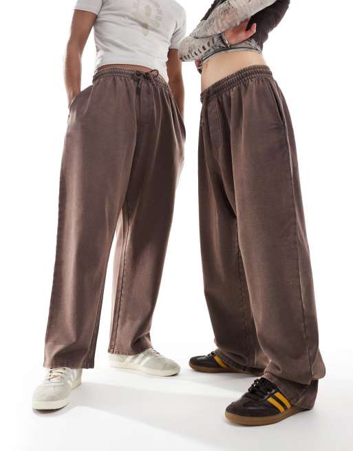 ASOS DESIGN - Uniseks joggingbroek met ballonpijpen in bordeauxrood, 2 van 4