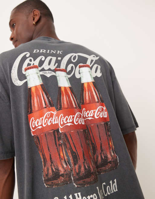 ASOS DESIGN - Uniseks oversized T-shirt met Coca-Cola-prints in zwart met wassing, 3 van 4