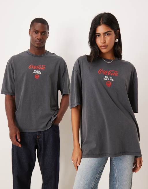 ASOS DESIGN - Uniseks oversized T-shirt met Coca-Cola-prints in zwart met wassing, 4 van 4
