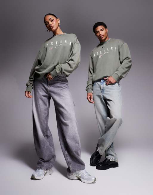 ASOS DESIGN - Uniseks ruimvallend sweatshirt met Nirvana prints en rechte pasvorm in verwassen kaki, 3 van 4