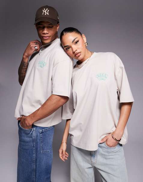 ASOS DESIGN Unisex – Beżowy pudełkowy T-shirt oversize z licencjonowanym nadrukiem z motywem zespołu Green Day - view 1