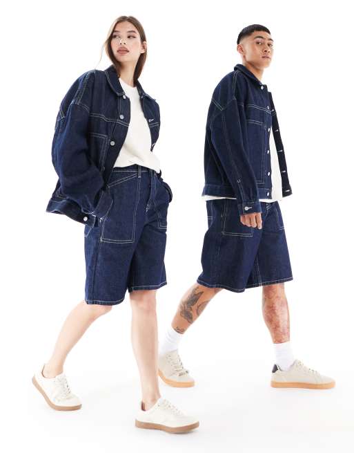 ASOS DESIGN Unisex – Ciemnoniebieskie długie szorty jeansowe z kontrastowymi szwami