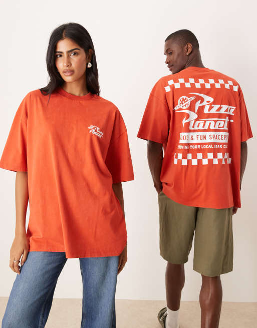 ASOS DESIGN Unisex – Disney Pixar – T-shirt oversize z nadrukami Pizza Planet z filmu „Toy Story” w spranej czerwieni