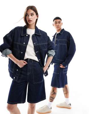 ASOS DESIGN - Unisex-Jeansjacke in blauer Rinse-Waschung mit Kontrastnähten in Oversize-Passform