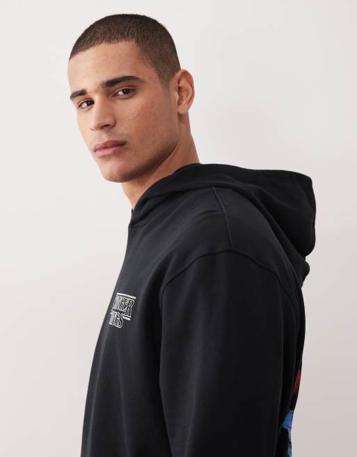 ASOS DESIGN – Unisex-Kapuzenpullover in Schwarz mit Oversize-Schnitt und „Stranger Things“-Print, 4 von 5