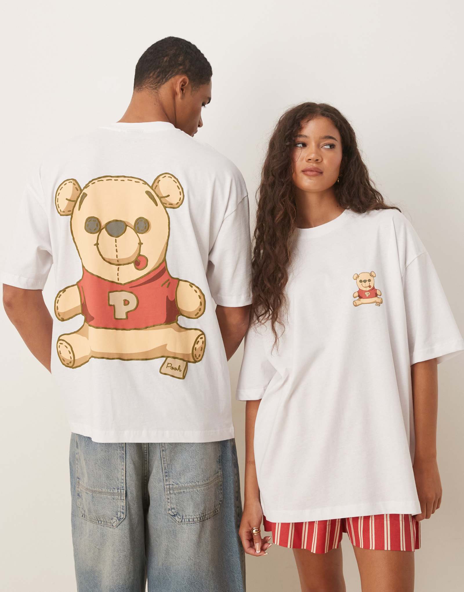 ДИЗАЙНЕРСКАЯ футболка унисекс oversize Disney с принтом Винни-Пуха белого цвета от ASOS DESIGN