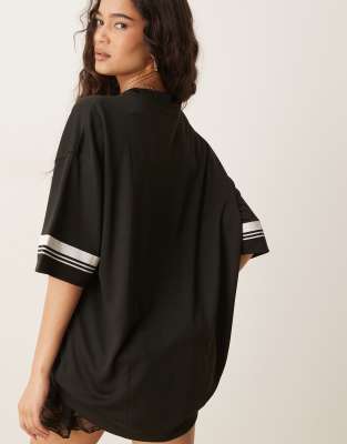 Asos Design Unisex Oversized Athletic T-shirt With Blink-182 Print In Black
