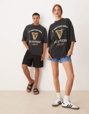 ASOS DESIGN - Unisex - Oversized T-shirt i forvasket sort med Guinness-print - view 1