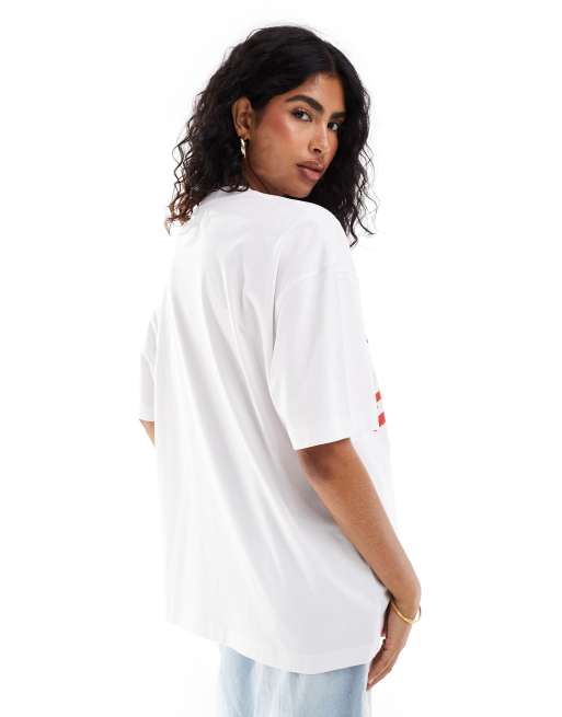 ASOS DESIGN unisex oversized t-shirt with Sonic the Hedgehoge print in white, 2 of 4