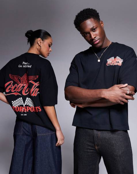 ASOS DESIGN - Unisex - Sort og oversized T-shirt med firkantet pasform og Coca Cola-væddeløbsprint - view 1