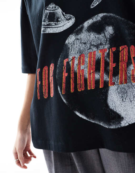 ASOS DESIGN – Unisex-T-Shirt in Schwarz mit Oversize-Schnitt und lizenzierten „Foo Fighters“-Prints, 3 von 4
