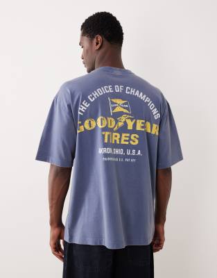 ASOS DESIGN - Unisex-T-Shirt in verwaschenem Blau mit Oversize-Schnitt und „GOODYEAR"-Prints