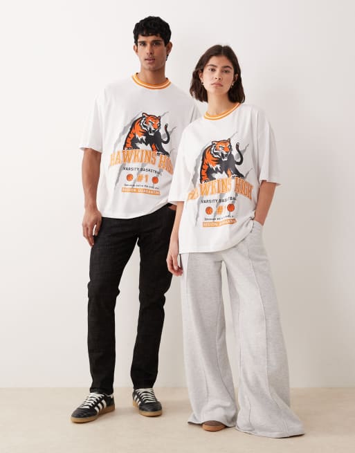 ASOS DESIGN – Unisex – Vit t-shirt i oversize med Stranger Things-tryck i collegestil, 2 av 4