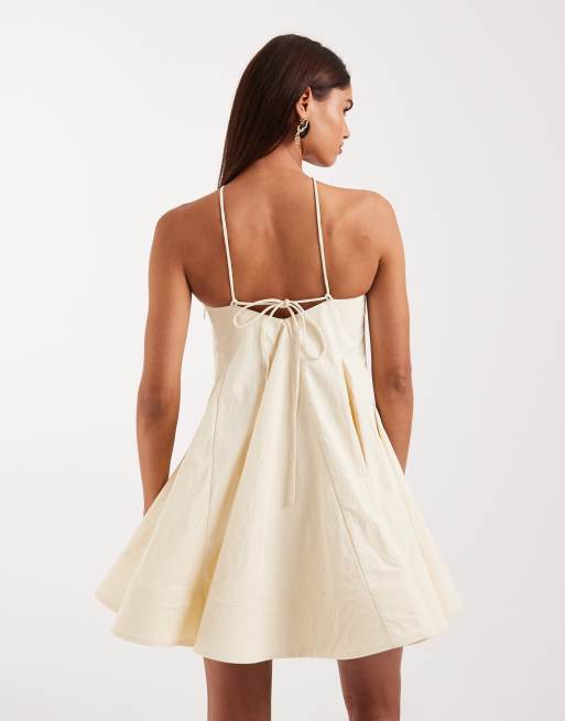 ASOS DESIGN – Usztywniana sukienka mini z dekoltem typu halter i obszerną spódnicą, 4 z 4