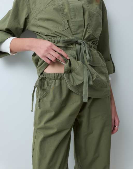 ASOS DESIGN utility broek co-ord set kaki, 3 van 5