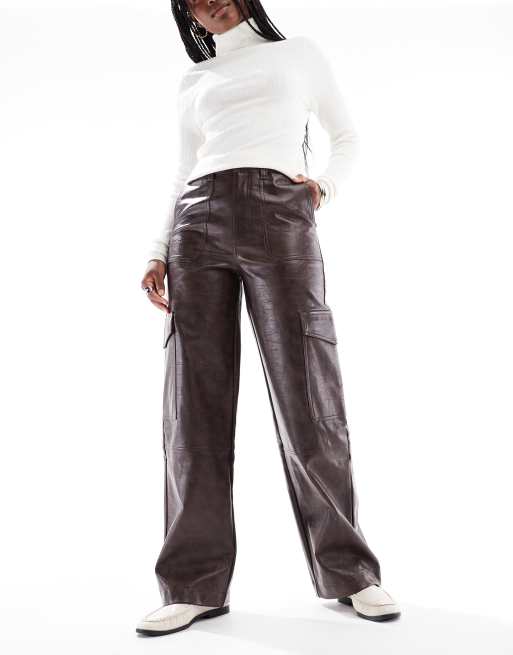 ASOS DESIGN – Utility-Cargohose aus Kunstleder in verwaschenem Schokobraun, 2 von 5