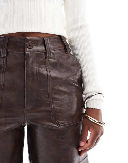 ASOS DESIGN – Utility-Cargohose aus Kunstleder in verwaschenem Schokobraun, 5 von 5