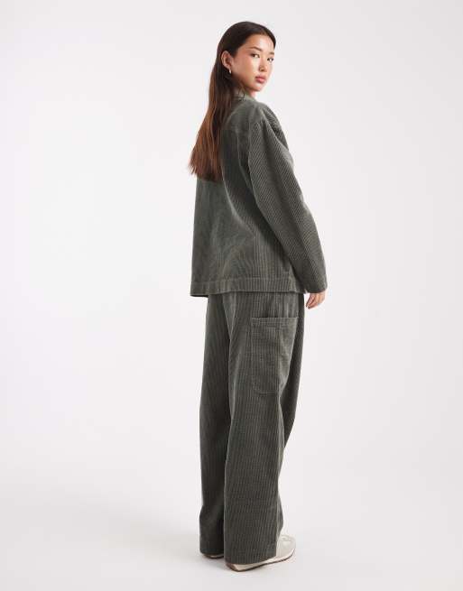 ASOS DESIGN – Utility-Hose aus Cord in Dunkelgrün mit abgerundetem Bein, Kombiteil, 2 von 4