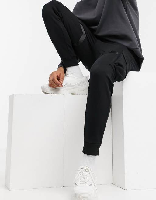 ASOS DESIGN – Utility-Jogginghose mit mehreren Taschen und Riemendesign - BLACK, 4 von 4