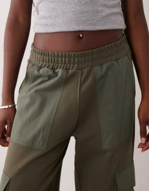 ASOS DESIGN Utility pocket wide leg jogger in khaki, 3 of 5