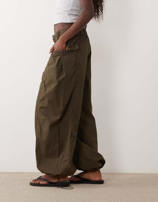 ASOS DESIGN utilitybyxa med sidoficka och ballongben i khaki, 3 av 5