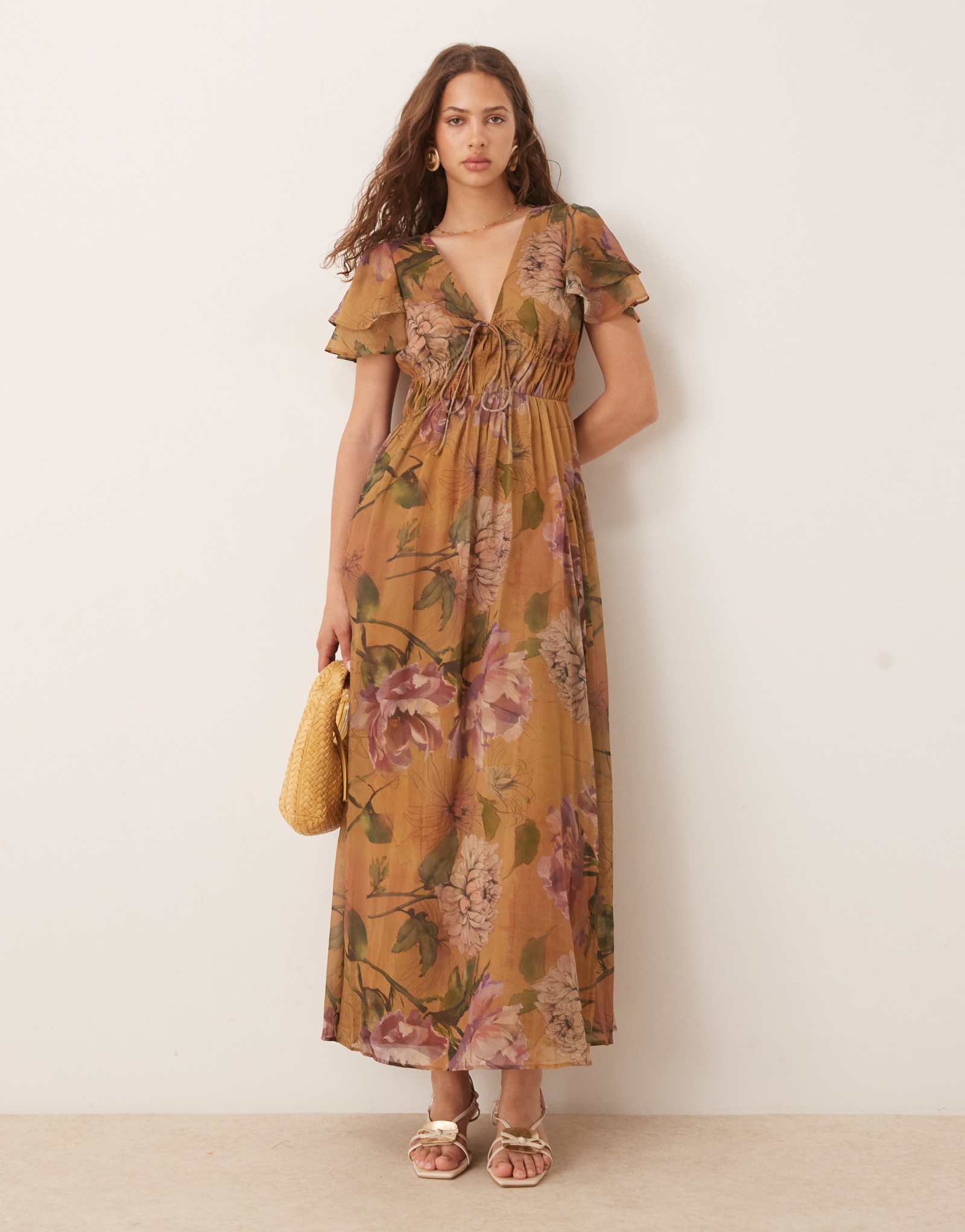 Макси-платье ASOS DESIGN с V-образным вырезом и рукавами-ангелочками и цветочным принтом